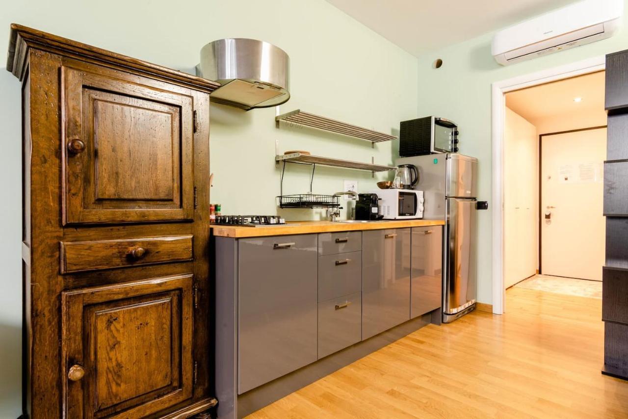 Central Studio Apartment - 24H Self Checkin Milan Bagian luar foto